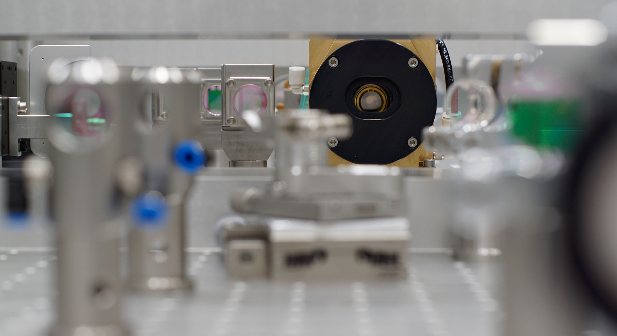 Inside of a thin-disk oscillator cavity