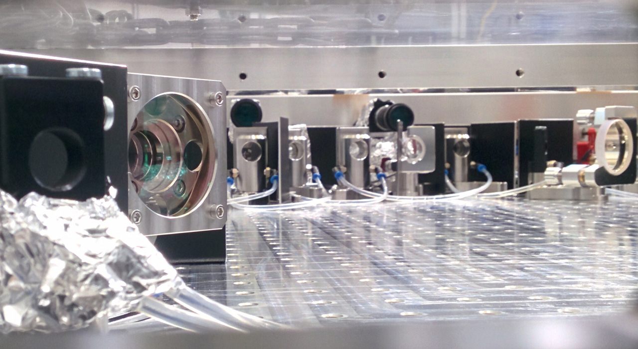 Inside the thin-disk laser resonator